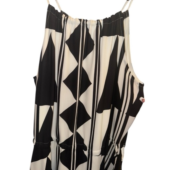 Black and White Geo Print Handkerchief Hem Maxi Dress Express Size Medium - Picture 7 of 16